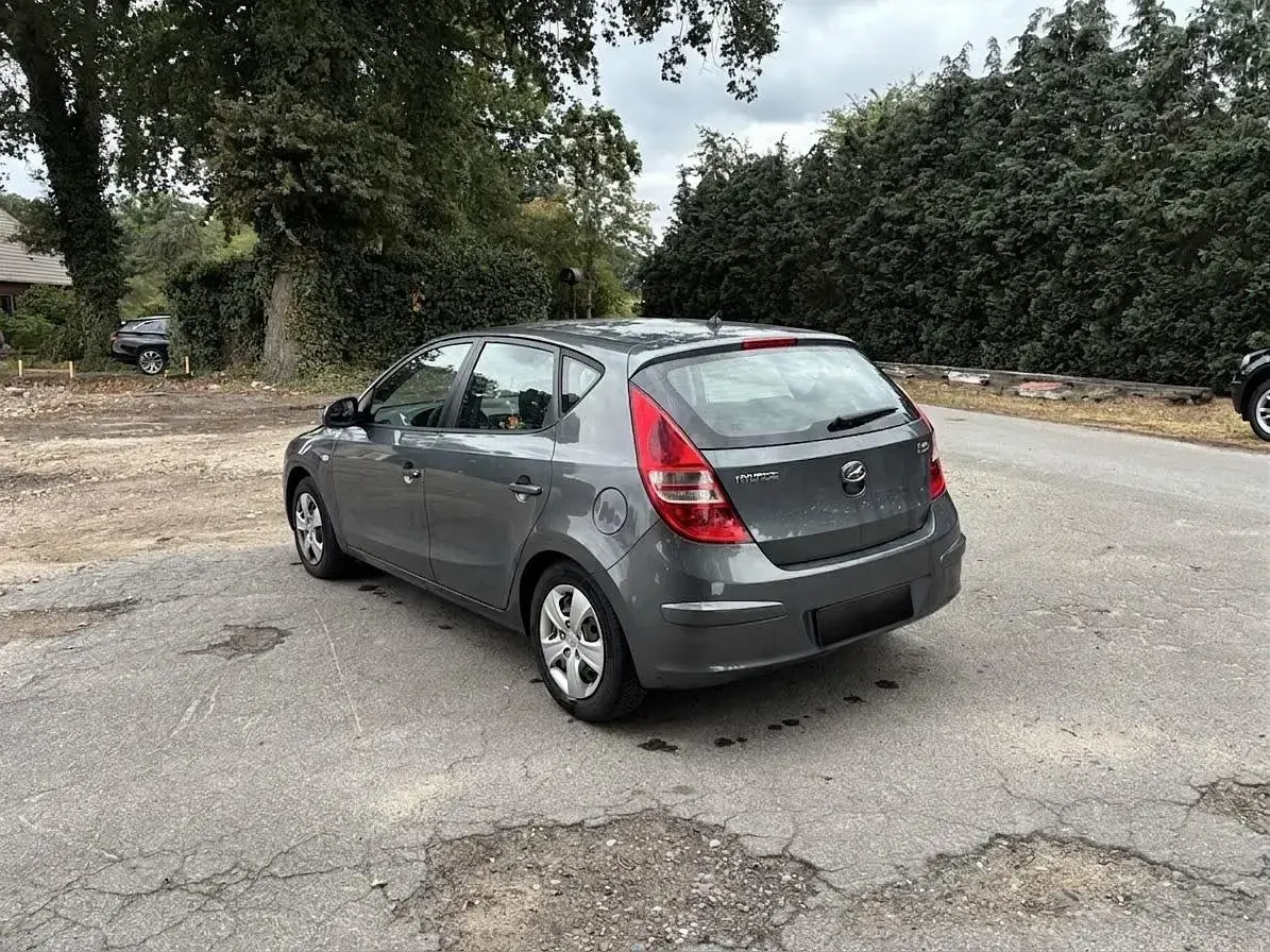 Gebraucht Hyundai i30 109 PS (80 kW) 2009 Grau Kleinwagen