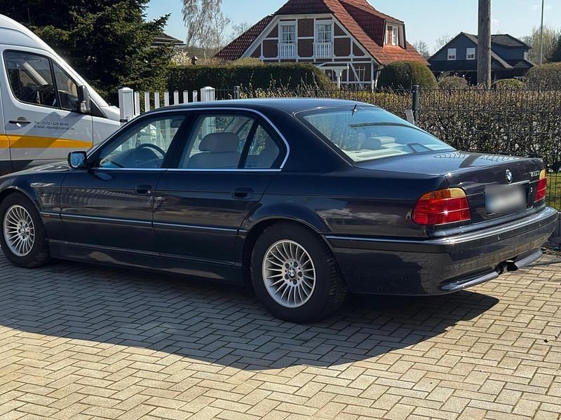 Gebraucht BMW 750 326 PS (239 kW) 1998 Blau Limousine