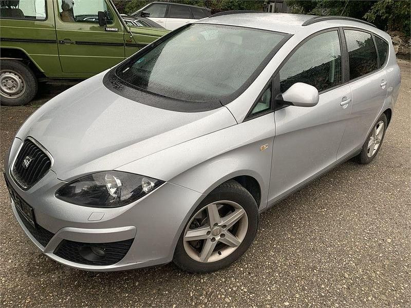 Grau Gebraucht 2010 Seat Altea XL Reference Van / Kleinbus | 6.990 € (Fairer Preis) - Bild 1/4