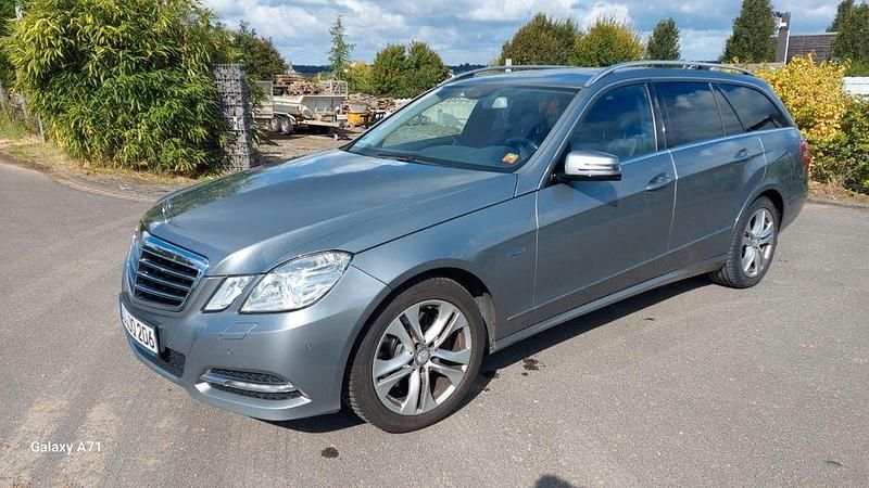 Grau Gebraucht 2011 Mercedes 250 Avantgarde Limousine | 9.500 € (Guter Preis) - Bild 1/4
