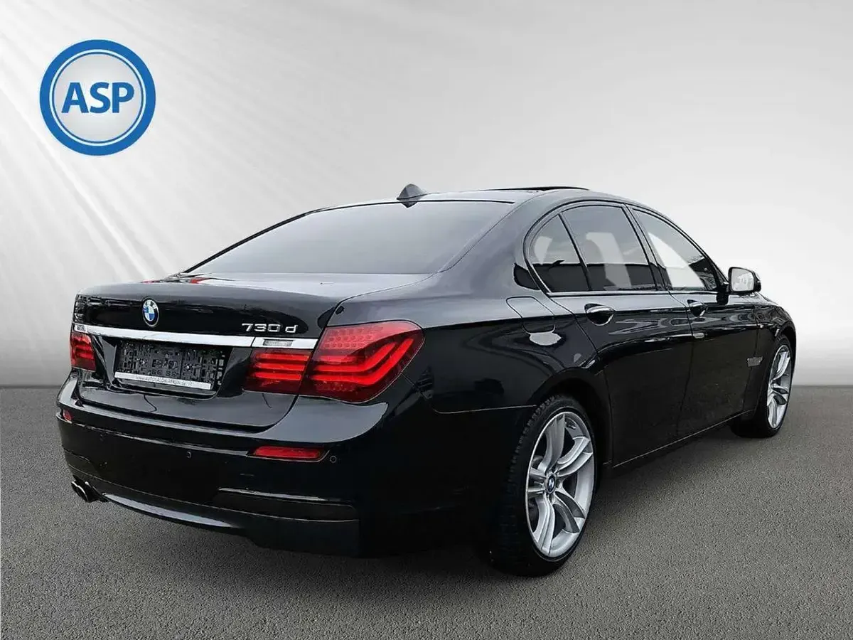 Gebraucht BMW 730 M Sport 258 PS (189 kW) 2015 Schwarz (black sapphire metallic) Limousine