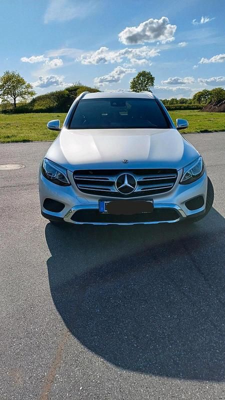 Silber Gebraucht 2018 Mercedes GLC250 SUV | 27.500 € (Superpreis) - Bild 1/4