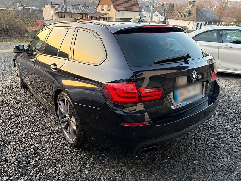 Gebraucht BMW M550 381 PS (280 kW) 2012 Schwarz Limousine