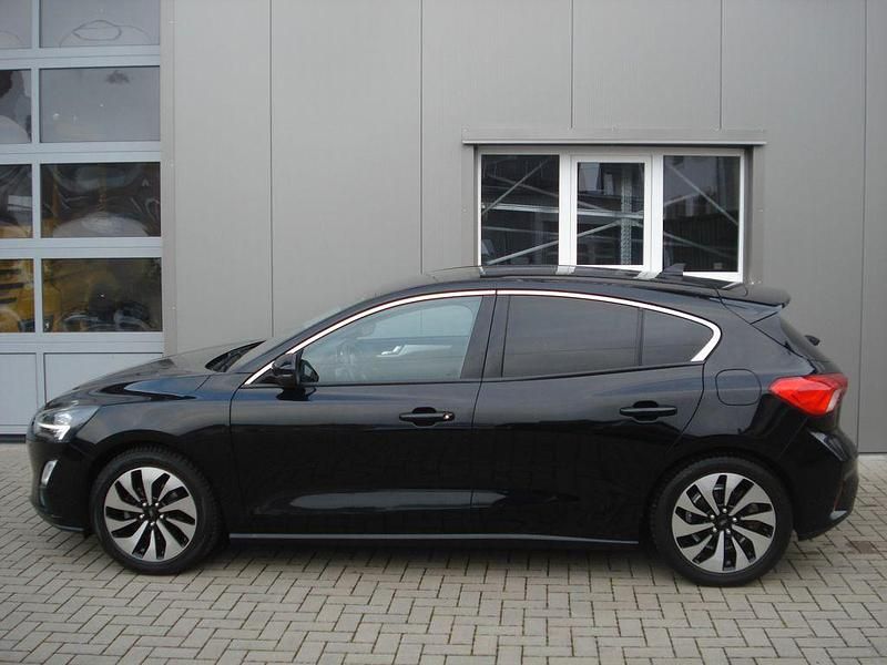 Gebraucht Ford Focus Cool & Connect 125 PS (91 kW) 2019 Schwarz Limousine