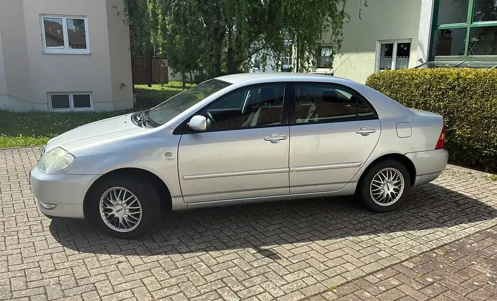 Gebraucht Toyota Corolla 110 PS (80 kW) 2003 Silber Limousine