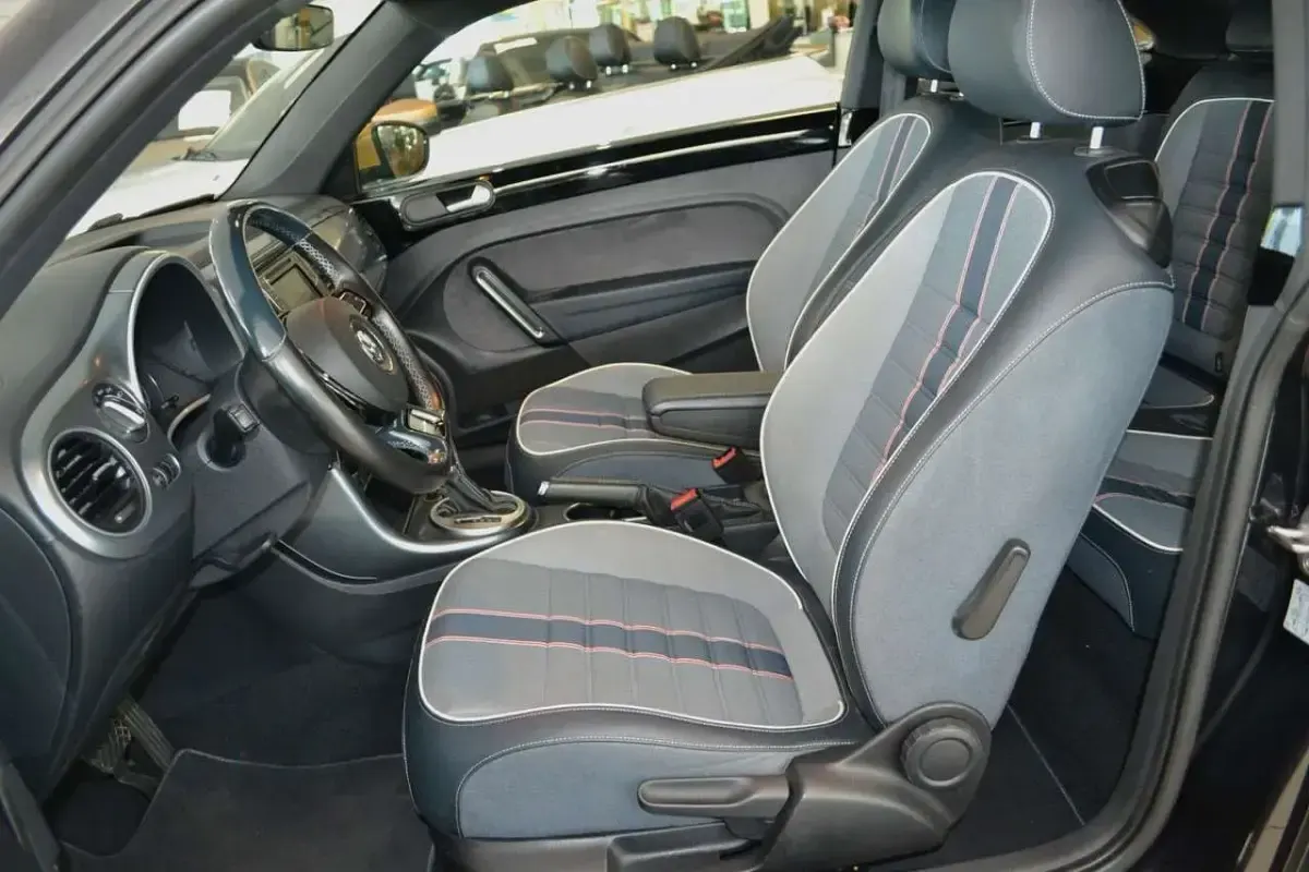 Gebraucht VW Beetle Design 105 PS (77 kW) 2017 Schwarz Kleinwagen