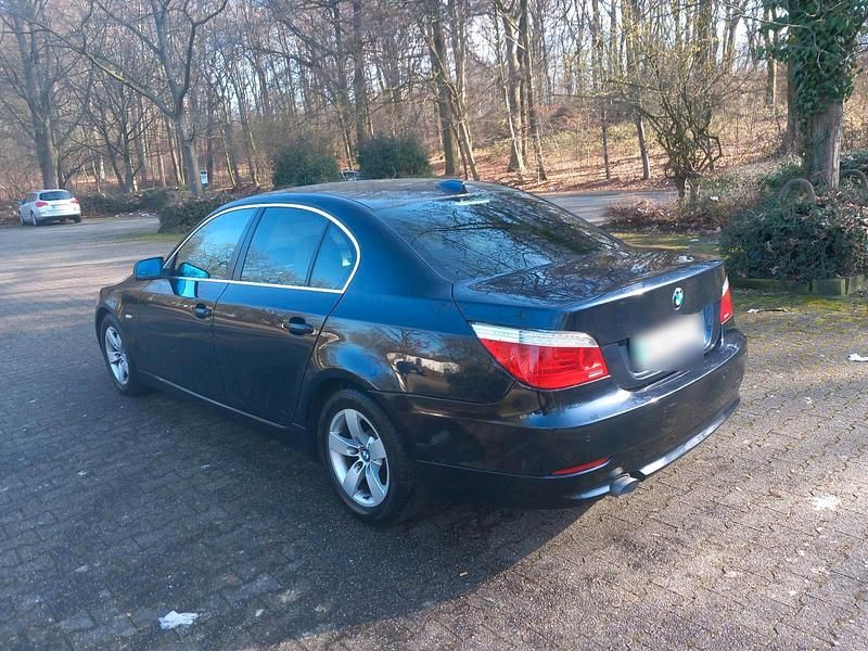 Gebraucht BMW 520 148 PS (108 kW) 2007 Blau Limousine