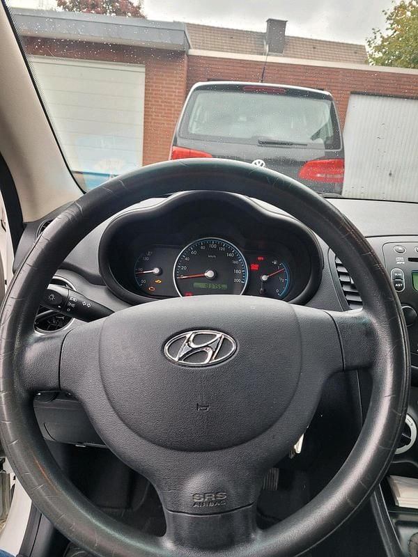 Weiß Gebraucht 2009 Hyundai i10 Kleinwagen | 1.550 € (Fairer Preis) - Bild 1/4