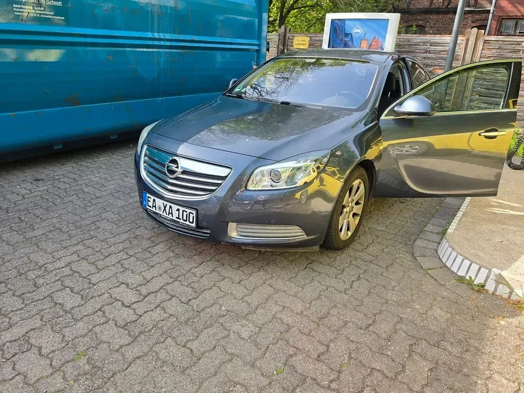Gebraucht Opel Insignia Design Edition 131 PS (96 kW) 2011 Blau Limousine