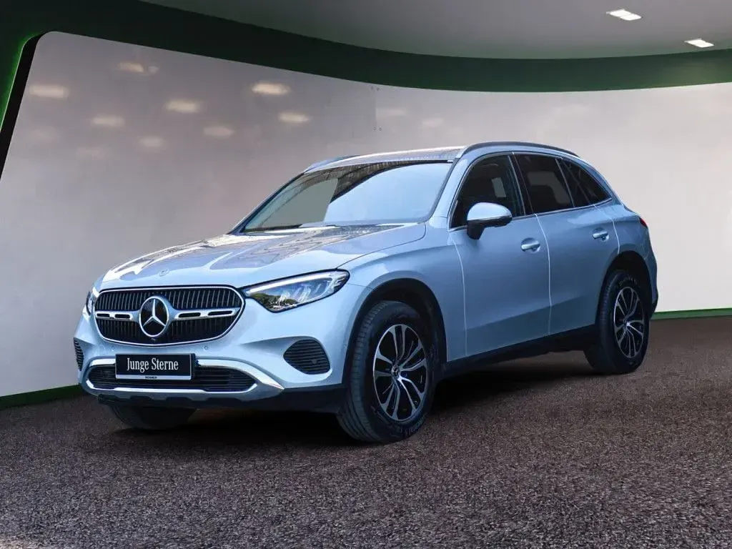 Gebraucht Mercedes GLC220 Advanced 197 PS (144 kW) 2022 Silber / hightechsilber SUV