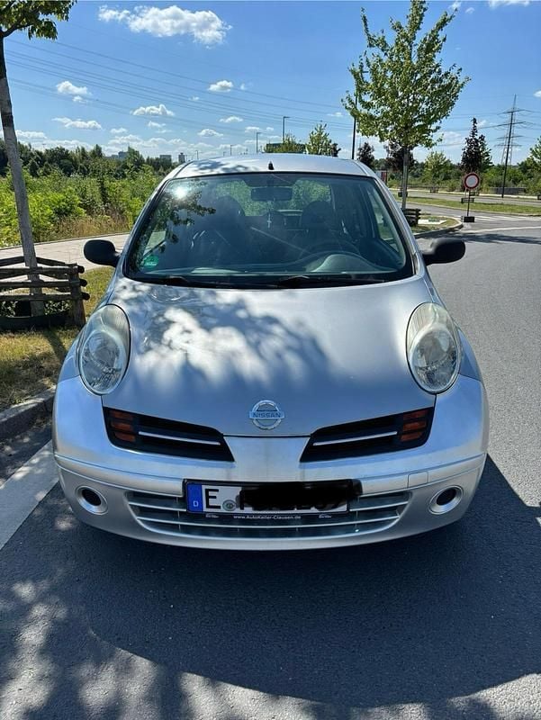 Grau Gebraucht 2004 Nissan Micra Kleinwagen | 2.200 € (Guter Preis) - Bild 1/4