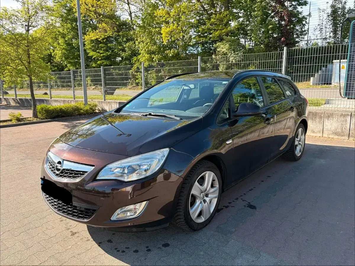 Gebraucht Opel Astra 110 PS (80 kW) 2012 Braun Kombi