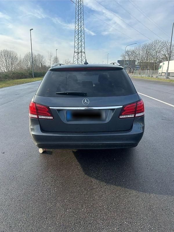 Gebraucht Mercedes E220 Edition 170 PS (125 kW) 2016 Grau Kombi
