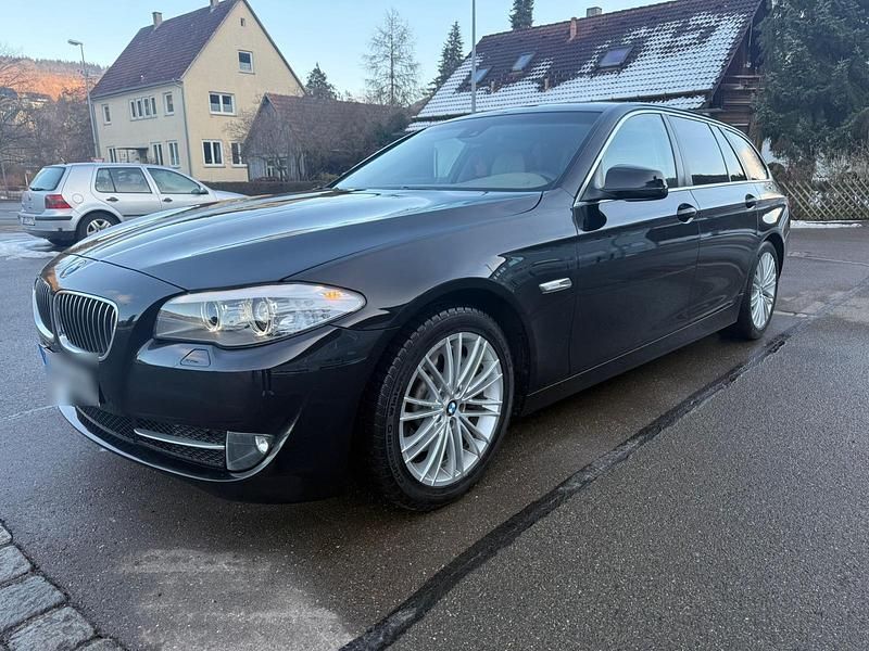 Gebraucht BMW 530 258 PS (189 kW) 2011 Schwarz Kombi