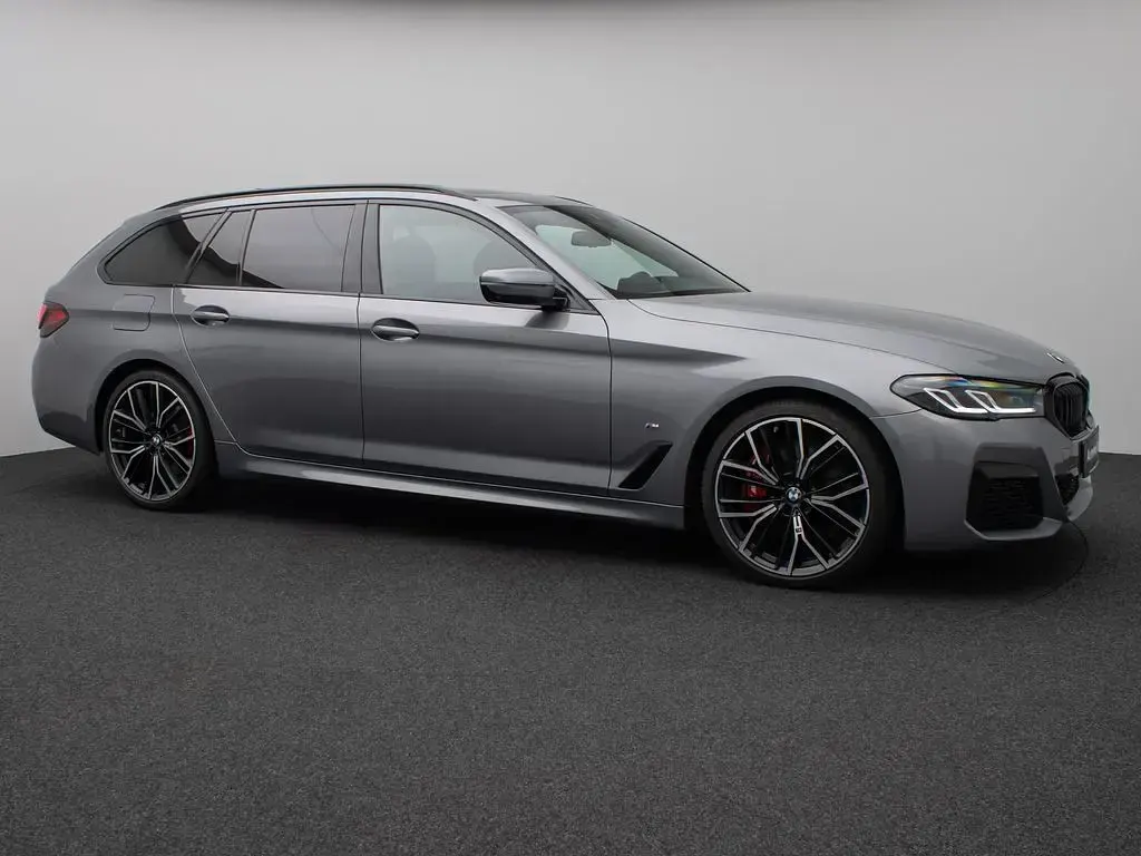 Gebraucht BMW 530 M Sport 286 PS (210 kW) 2023 Grau Limousine