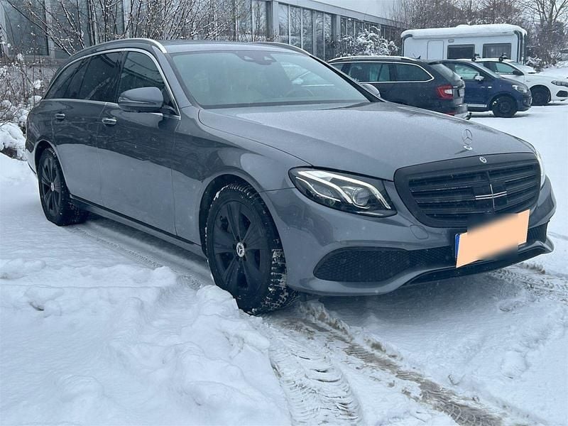 Grau Gebraucht 2018 Mercedes E400 Kombi | 22.900 € (Guter Preis) - Bild 1/4