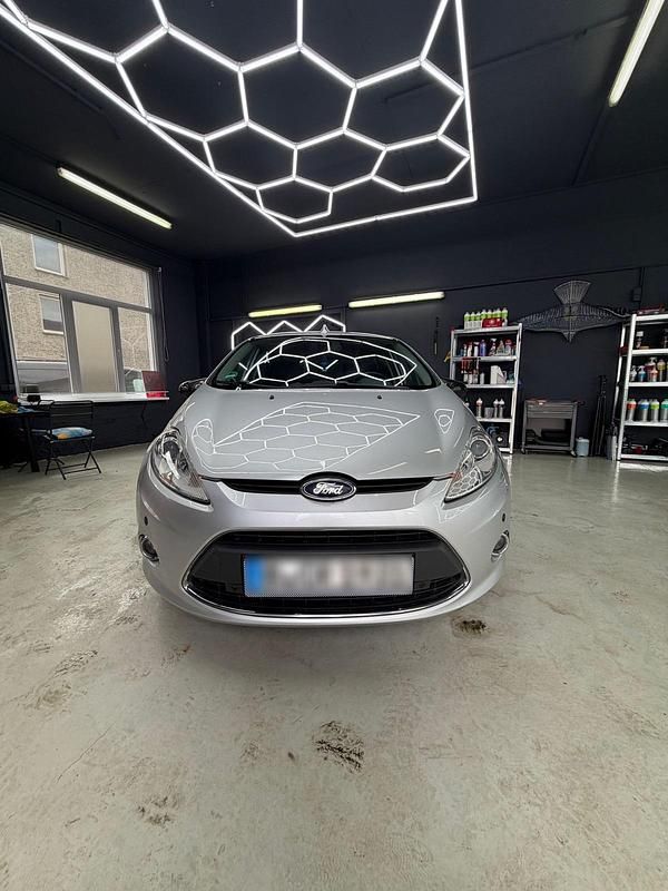 Gebraucht Ford Fiesta 90 PS (66 kW) 2009 Grau Kleinwagen