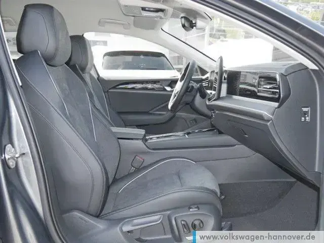 Gebraucht VW Passat Elegance 150 PS (110 kW) 2024 Othercolor Kombi