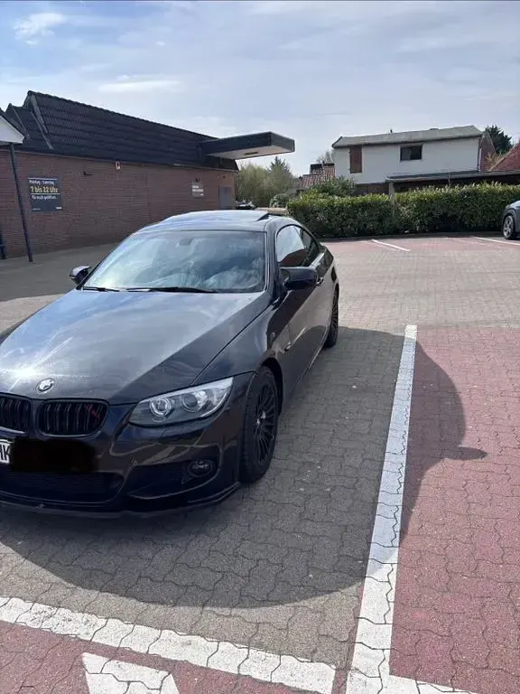Używany BMW 320 170 KM (125 kW) 2010 Czarny Coupe