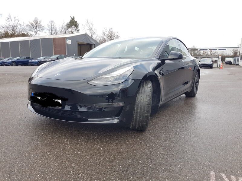 Verkauft Tesla Model 3 Long Range, AHK., gebraucht 2021, 21.000 km in  Baden-Württember...
