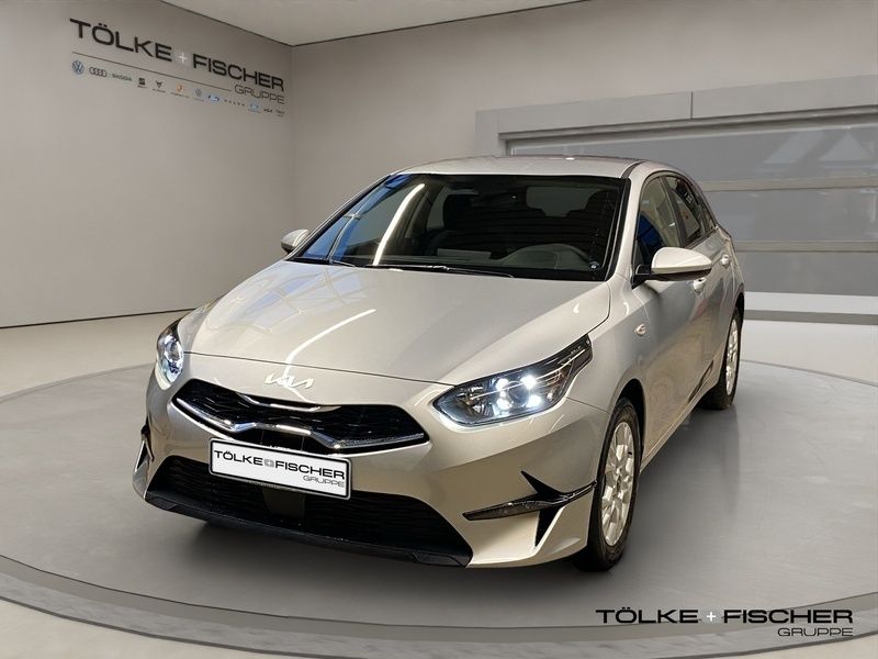 Gebraucht Kia Ceed Vision 140 PS (102 kW) 2024 Silber Kleinwagen