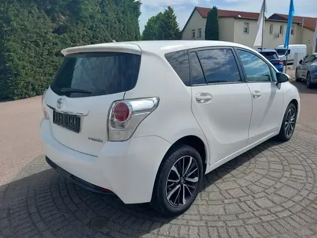 Gebraucht Toyota Verso Edition-S 147 PS (108 kW) 2017 Weiß Van / Kleinbus
