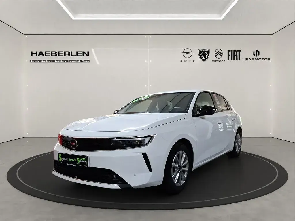 Gebraucht Opel Astra Enjoy 110 PS (80 kW) 2023 Jade weiss Kleinwagen