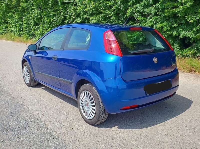 Blau Gebraucht 2009 Fiat Grande Punto Kleinwagen | 1.600 € (Fairer Preis) - Bild 1/4
