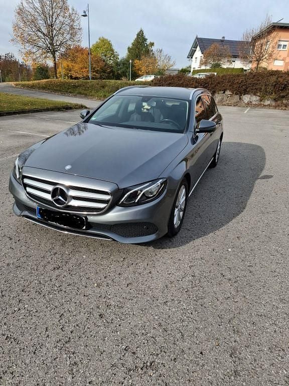 Gebraucht Mercedes E220 194 PS (142 kW) 2017 Grau Limousine