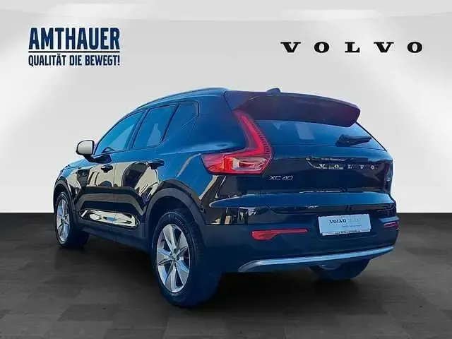 Używany Volvo XC40 Core 129 KM (94 kW) 2024 Czarny SUV