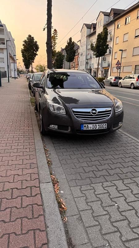 Grau Gebraucht 2009 Opel Insignia Kombi | 3.400 € (Fairer Preis) - Bild 1/3