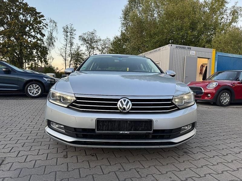 Silber Gebraucht 2019 VW Passat Trendline Kombi | 12.990 € (Superpreis) - Bild 1/4