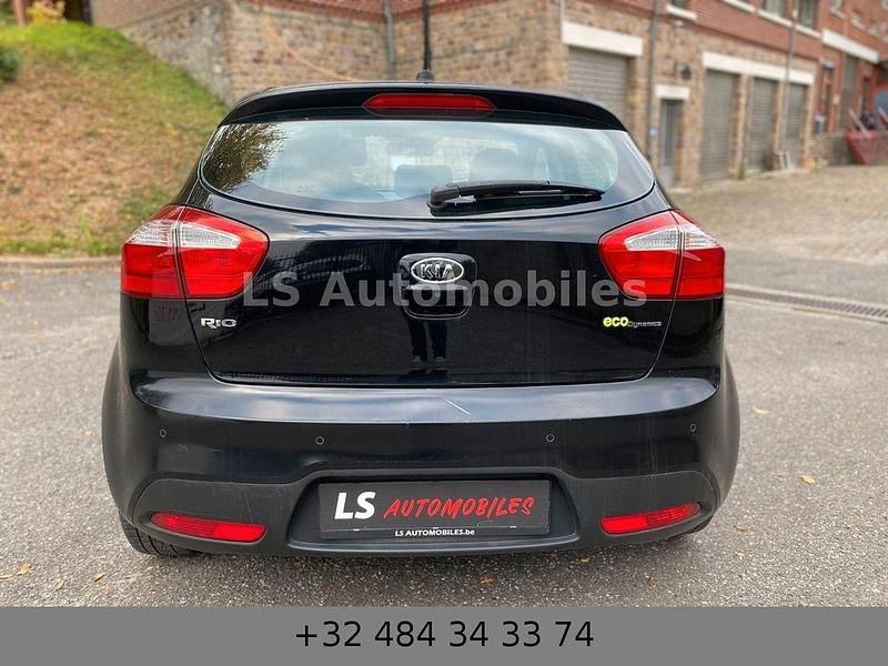 Gebraucht Kia Rio 90 PS (66 kW) 2012 Schwarz Limousine