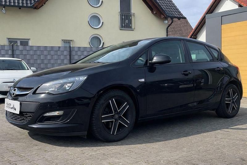 Gebraucht Opel Astra 110 PS (80 kW) 2013 Limousine