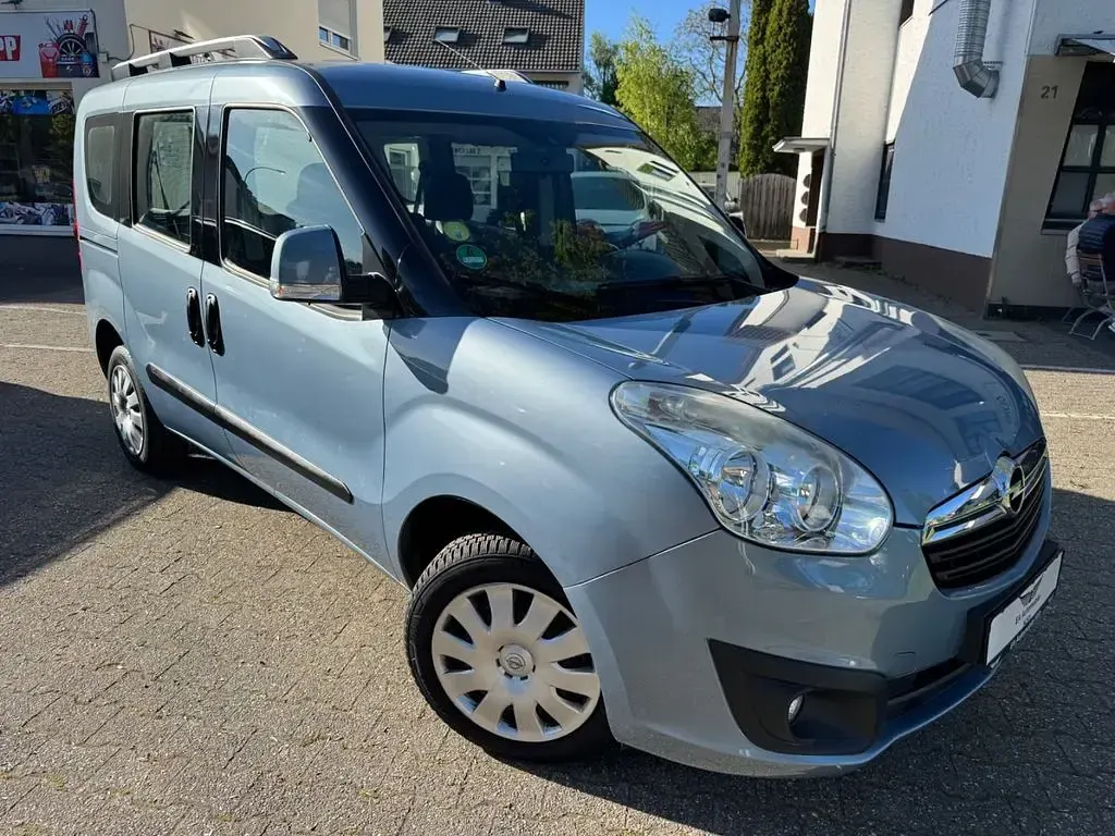Używany Opel Combo Edition 90 KM (66 kW) 2012 Niebieski Minivan