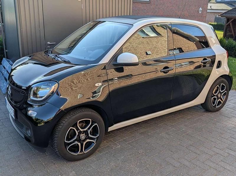 Weiß Gebraucht 2017 Smart ForFour Passion Limousine | 7.999 € (Superpreis) - Bild 1/4