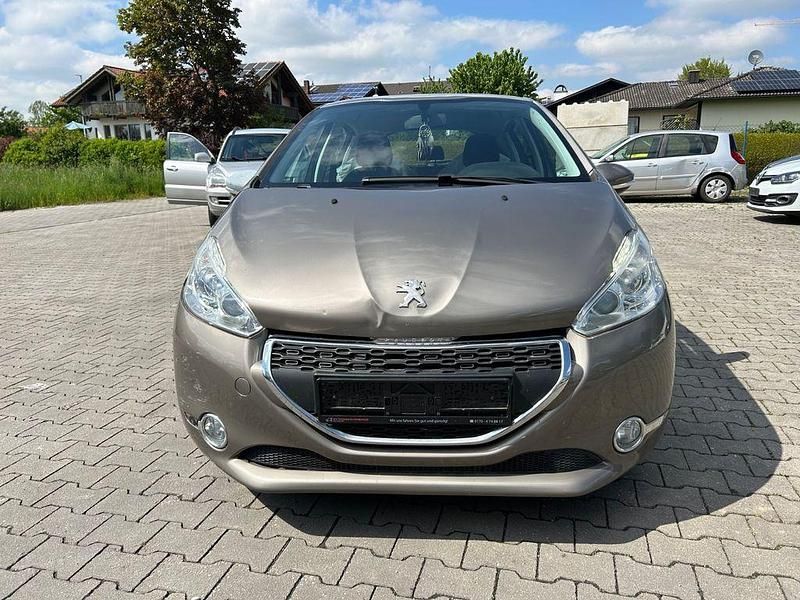 Grau Gebraucht 2012 Peugeot 208 Active Kleinwagen | 2.800 € (Fairer Preis) - Bild 1/4