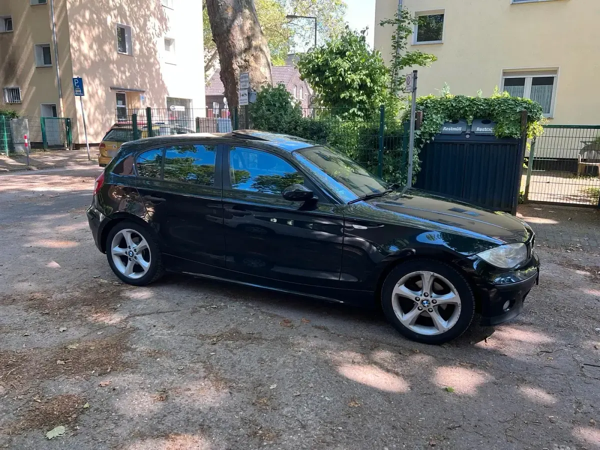 Gebraucht BMW 118 122 PS (89 kW) 2006 Schwarz Kleinwagen