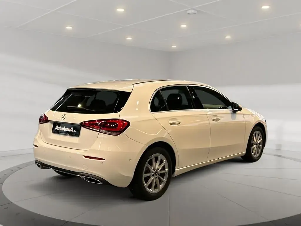 Gebraucht Mercedes A200 Progressive 163 PS (119 kW) 2018 Unilack polarweiß Limousine