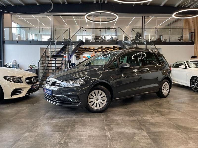 Grau Gebraucht 2019 VW Golf Sportsvan Comfortline Van / Kleinbus | 9.899 € (Guter Preis) - Bild 1/4