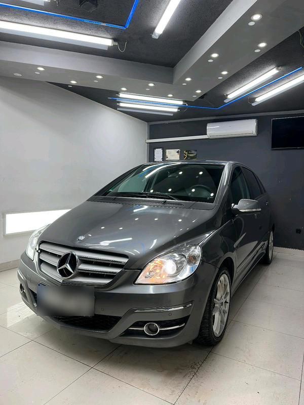 Gebraucht Mercedes B200 140 PS (102 kW) 2010 Grau Van / Kleinbus