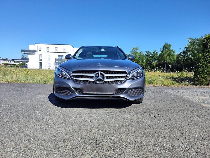 Grau Gebraucht 2017 Mercedes C220 Kombi | 16.900 € (Guter Preis) - Bild 1/4