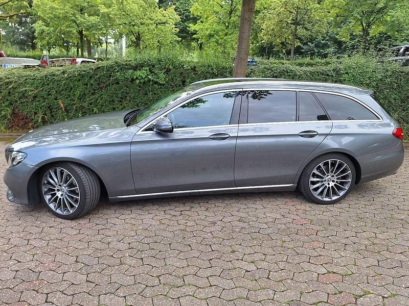 Grau Gebraucht 2016 Mercedes E220 Avantgarde Kombi | 17.900 € (Guter Preis) - Bild 1/4