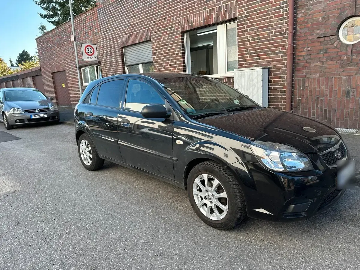 Gebraucht Kia Rio Spirit 105 PS (77 kW) 2010 Schwarz Kleinwagen