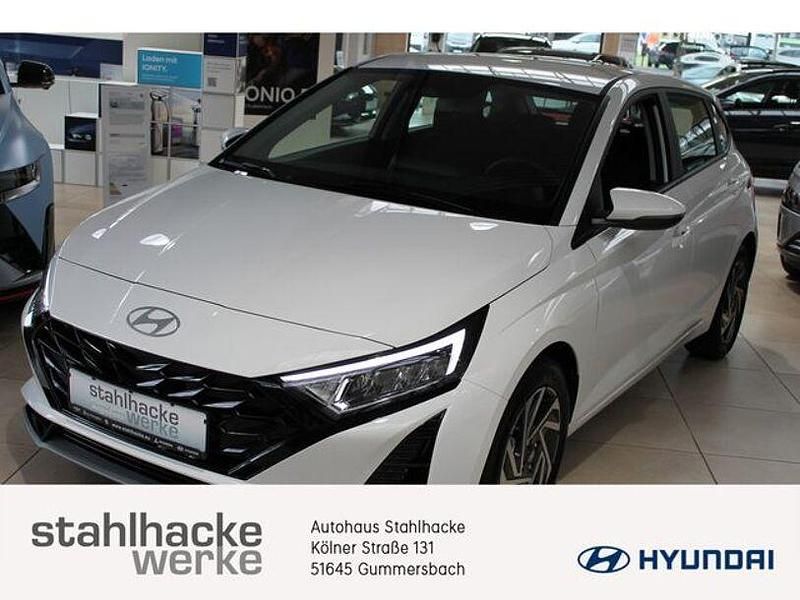 Weiß Neu 2025 Hyundai i20 Trend Limousine | 20.990 € (Fairer Preis) - Bild 1/4