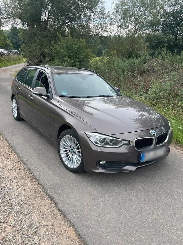 Braun Gebraucht 2014 BMW 318 Kombi | 5.900 € (Superpreis) - Bild 1/4