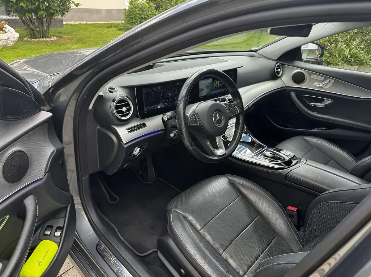 Gebraucht Mercedes E220 194 PS (142 kW) 2017 Grau Limousine
