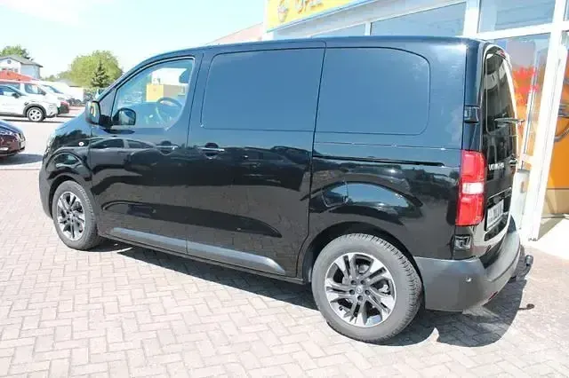 Gebraucht Opel Vivaro-e Combi Business 150 PS (110 kW) 2022 Diamant schwarz/karbon schwarz Van / Kleinbus