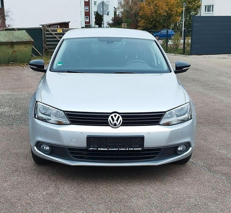 Gebraucht VW Jetta Trendline 105 PS (77 kW) 2013 Silber Limousine