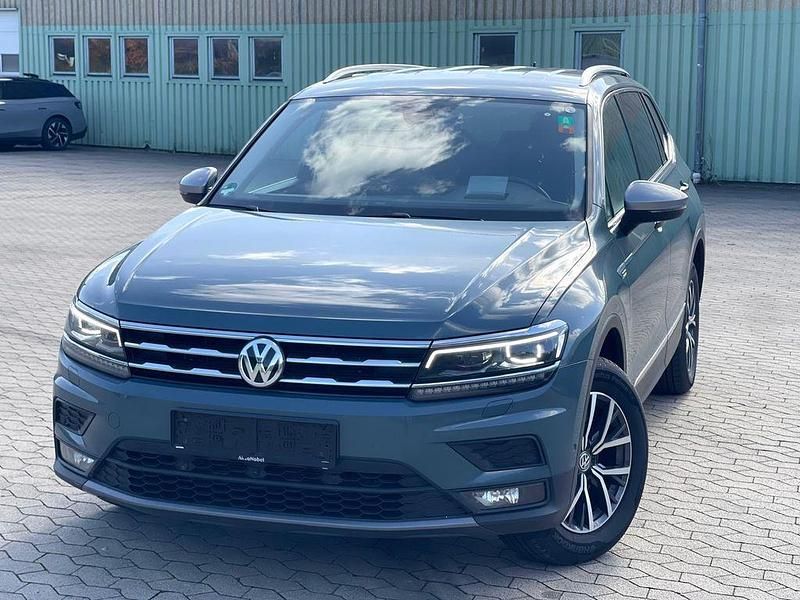 Blau Gebraucht 2021 VW Tiguan Allspace Highline SUV | 17.300 € (Fairer Preis) - Bild 1/4